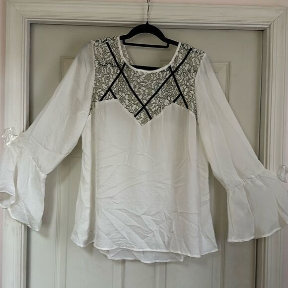 Women’s Top Ivory Black Semi Sheer Flowy Lace Detail Yoke Bell Sleeves Size 1X - Picture 1 of 12